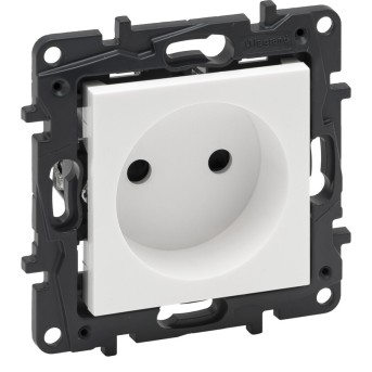 Розетка 2К Niloe Step 16А 250 В с з/ш винт. клеммы Белый в Metoo.kz - Metoo (1)