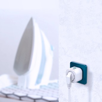 Smart Power Plug is a device to control remotely via Wi-Fi connected through it load, measure its power and monitor electrical energy consumption. White color, multi language version. - Metoo (9)