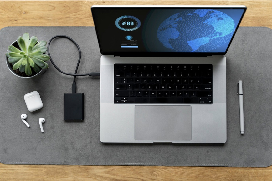 macbook-i-noutbook